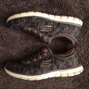 Women’s Sketchers - Size 11